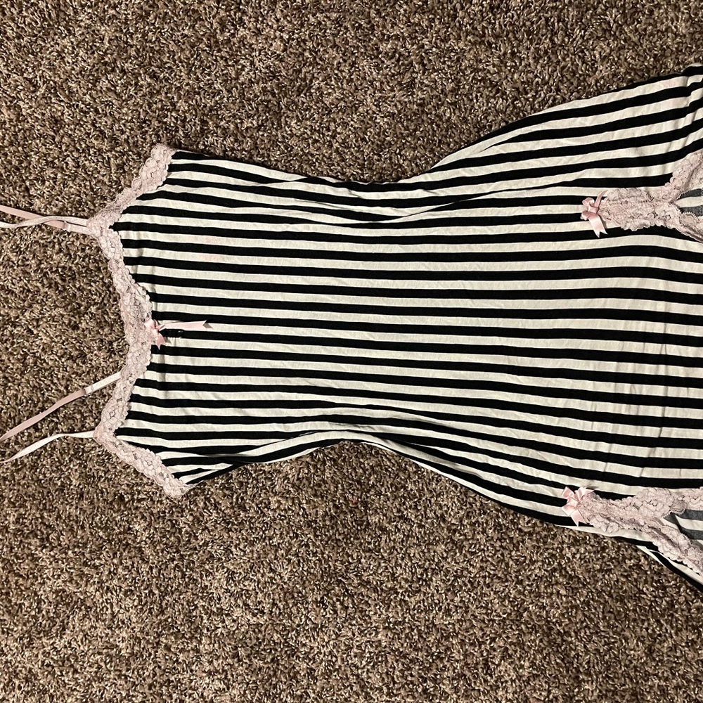 🩷Betsey Johnson Black and White Striped Cami with Lace🩷 - Picture 2 of 6